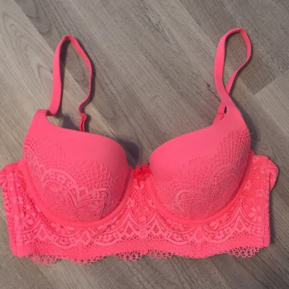 Victoria’s Secret Body By Victoria 36C, EUC, Soft, Lace